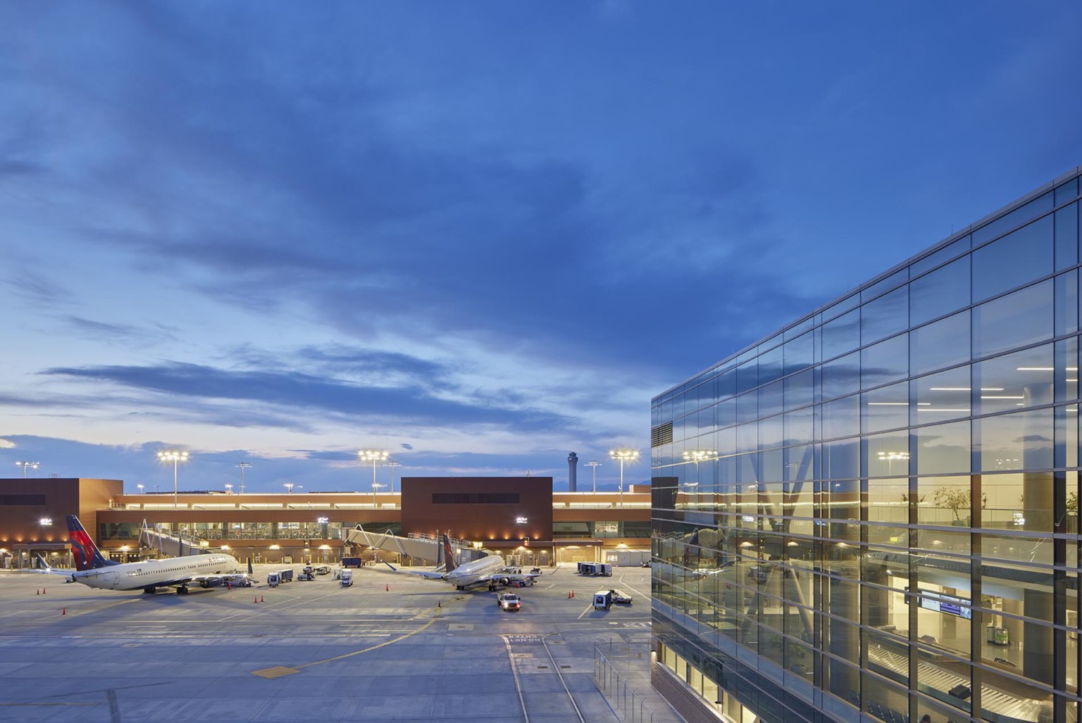 Salt Lake City International Airport Passenger Terminal HOK   SLC PhotoByBruceDamonte 05 1536x1027 